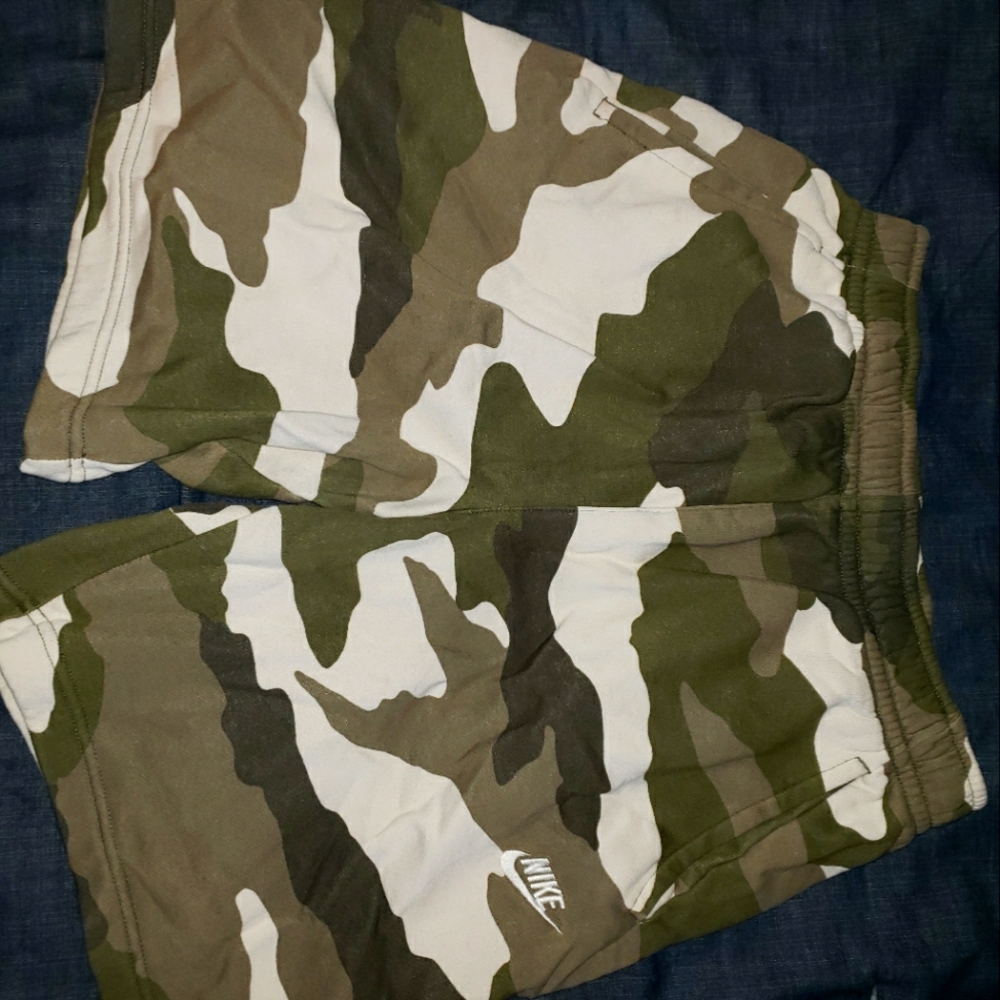 Mens nike shorts size med